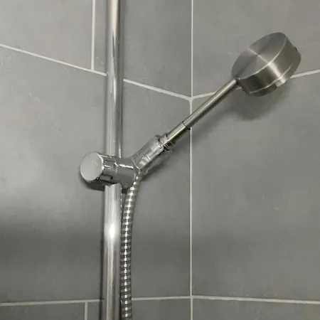 Pully Lakeside Street And Direct Bus To Train Station *