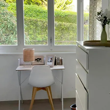 Pully Sky Lakeside Street&direct Bus To Train Station Lausanne