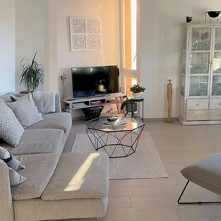 Pully Lakeside Street And Direct Bus To Train Station Apartment