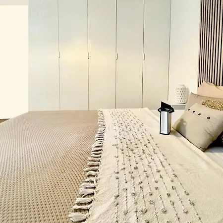 Pully Lakeside Street And Direct Bus To Train Station Lägenhet