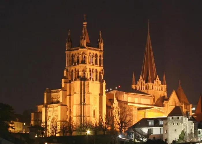 Pully Lakeside Street And Direct Bus To Train Station