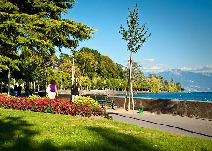 Pully Lakeside Street And Direct Bus To Train Station Lausanne