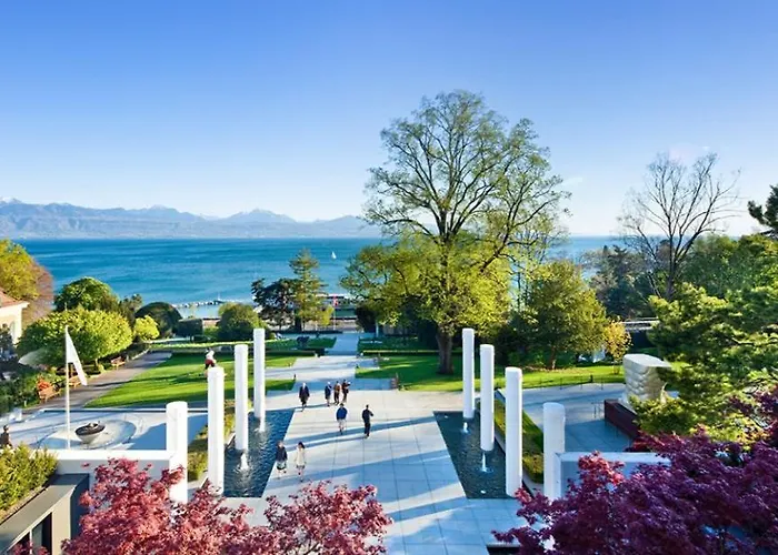 Pully Lakeside Street And Direct Bus To Train Station * Lausanne