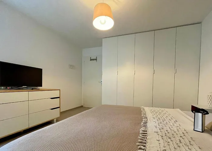 Pully Lakeside Street And Direct Bus To Train Station * Losanna