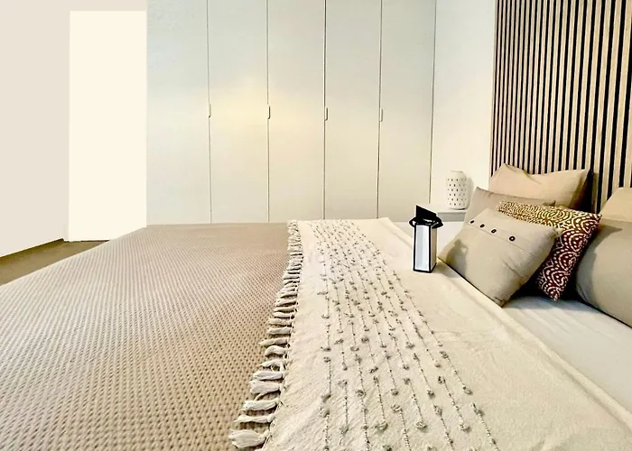 Pully Lakeside Street And Direct Bus To Train Station Appartamento